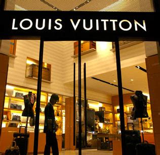stipendio commessa louis vuitton